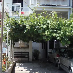 Lana Apartment